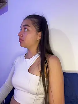 Iam samanthaaa online show from December 18, 2025, 3:55 am