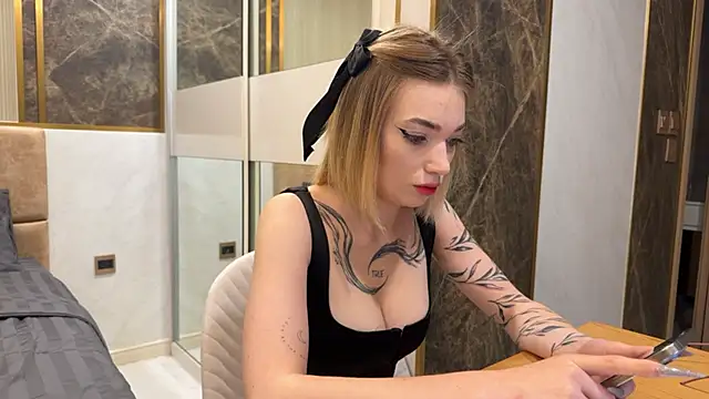 Mary Harriss online show from December 21, 2025, 11:05 pm