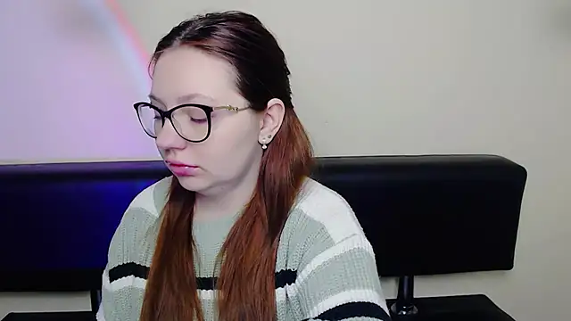 Snapshot of LiliaErmi chatting on February 18, 2026, 7:17 am LiliaErmi online show from February 18, 2026, 7:17 am