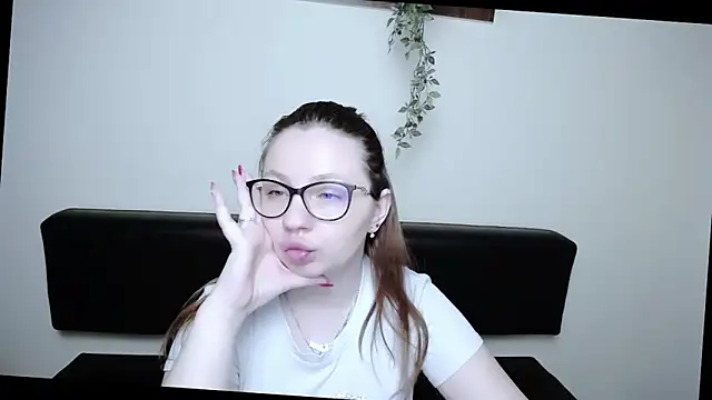 Snapshot of LiliaErmi chatting on April 23, 2026, 6:20 am LiliaErmi online show from April 23, 2026, 6:20 am