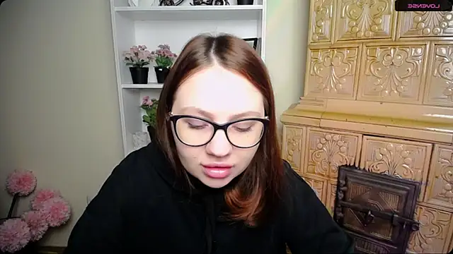 Snapshot of LiliaErmi chatting on February 6, 2026, 7:04 am LiliaErmi online show from February 6, 2026, 7:04 am