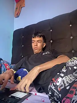 Juan Gomezz26 online show from April 7, 2026, 9:27 pm