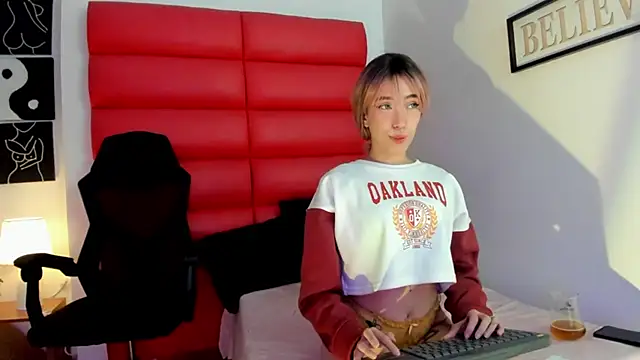 Oliviamonroex18 online show from January 8, 2026, 10:49 pm