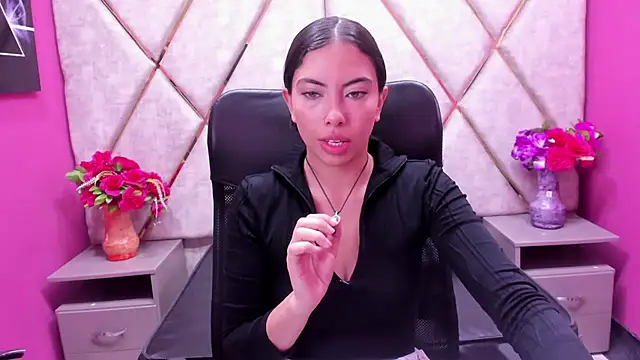 Alana Hotterr online show from December 14, 2025, 5:02 am