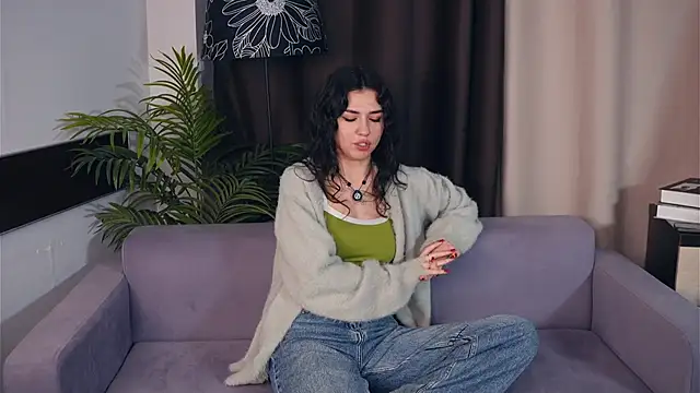 OdetteWitschi online show from December 15, 2025, 1:17 pm