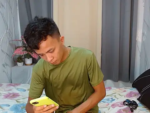 ur twinkKirk6969 online show from April 14, 2026, 6:40 am