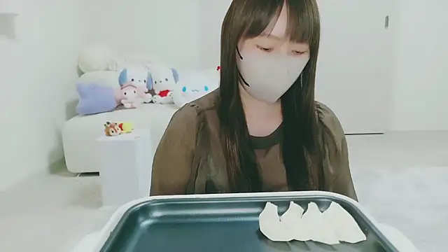 Snapshot of yuyuchan__ chatting on February 8, 2026, 10:57 am yuyuchan online show from February 8, 2026, 10:57 am