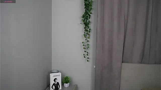 SharylOrbin online show from January 15, 2026, 9:18 pm