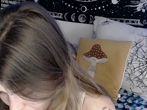 Snapshot of AlienforTwenty chatting on February 12, 2026, 11:10 am AlienforTwenty online show from February 12, 2026, 11:10 am