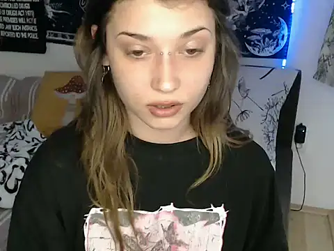 Snapshot of AlienforTwenty chatting on February 14, 2026, 10:15 am AlienforTwenty online show from February 14, 2026, 10:15 am