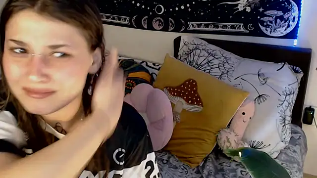 Snapshot of AlienforTwenty chatting on February 27, 2026, 10:37 am AlienforTwenty online show from February 27, 2026, 10:37 am