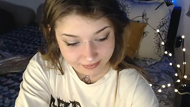 AlienforTwenty online show from March 11, 2026, 11:43 pm