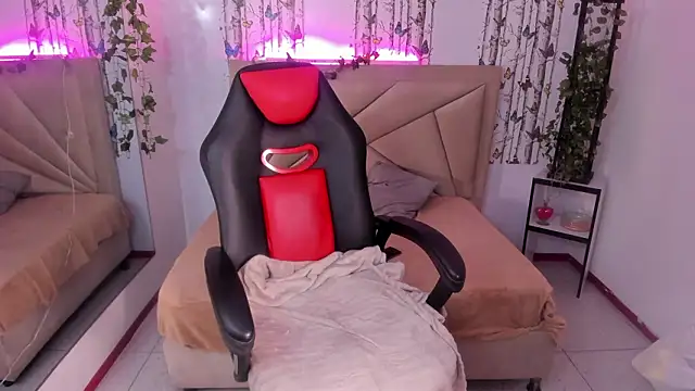 valeria dark  online show from March 20, 2026, 7:59 pm