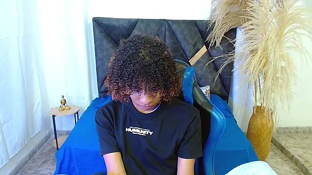 angelll18  online show from April 14, 2026, 8:47 pm