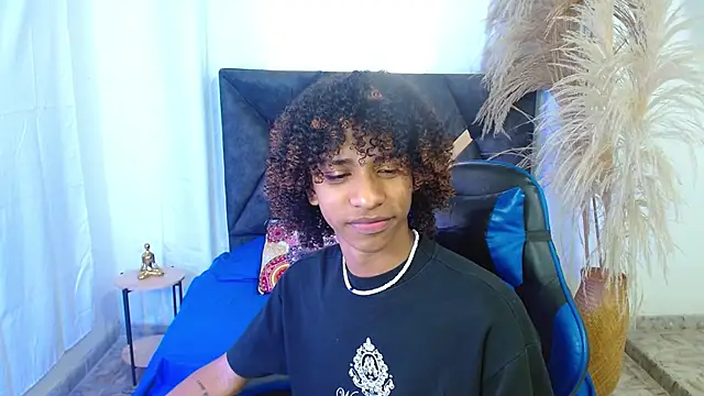 angelll18  online show from March 27, 2026, 8:43 pm