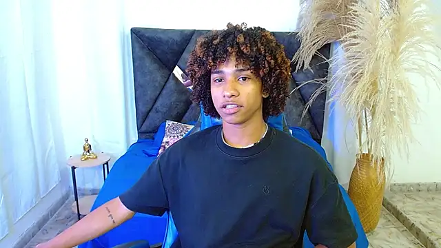 angelll18  online show from March 20, 2026, 9:05 pm