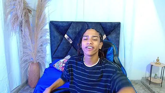 angelll18  online show from June 18, 2026, 8:36 pm