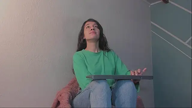 Lucy-Bluesea online show from February 3, 2026, 12:32 am