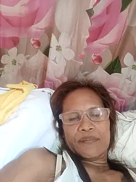 Snapshot of Petite_elise chatting on June 14, 2026, 12:51 am Petite elise online show from June 14, 2026, 12:51 am