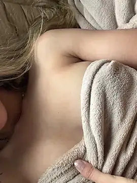 Snapshot of privsloirinha chatting on February 7, 2026, 5:32 pm privsloirinha online show from February 7, 2026, 5:32 pm