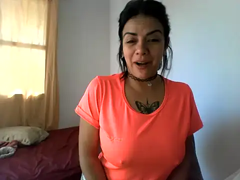 luluclark69 online show from April 16, 2026, 3:02 pm