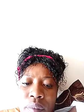 Snapshot of slendabynature chatting on December 17, 2025, 9:25 am slendabynature online show from December 17, 2025, 9:25 am