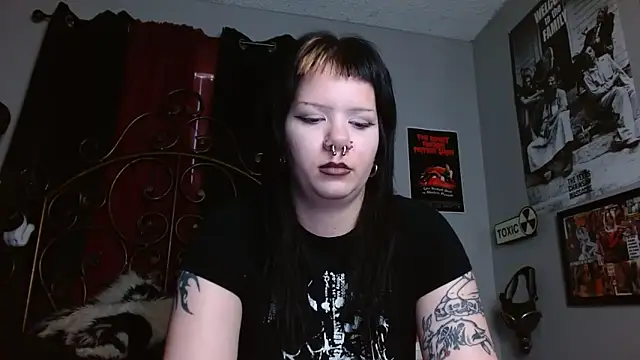 Snapshot of Bettieee_Agura chatting on June 1, 2026, 10:53 pm Bettieee Agura online show from June 1, 2026, 10:53 pm