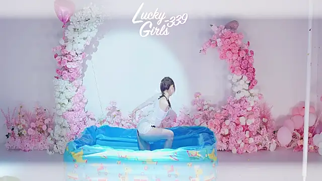 Snapshot of Luckygirls-339 chatting on May 15, 2026, 11:36 pm Luckygirls-339 online show from May 15, 2026, 11:36 pm