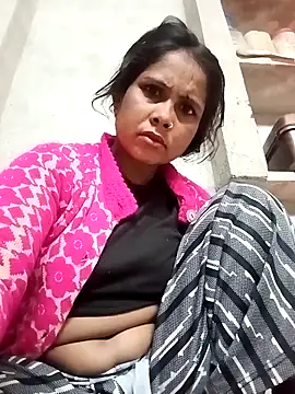 Snapshot of Shreya_pandit chatting on February 15, 2026, 2:01 am Shreya pandit online show from February 15, 2026, 2:01 am