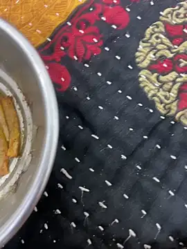 Pooja Love143 online show from April 5, 2026, 5:52 pm