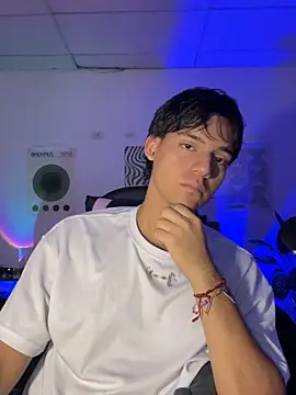 CrisotpherMoretti online show from December 22, 2025, 4:40 pm