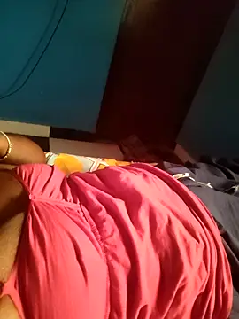 Snapshot of lovelycouple_2026 chatting on December 15, 2025, 5:57 am lovelycouple 2026 online show from December 15, 2025, 5:57 am