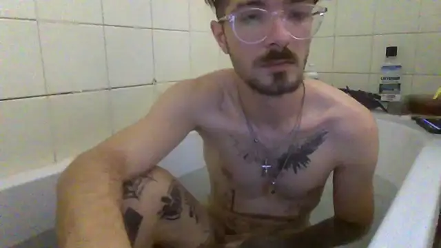 Snapshot of atreus69big chatting on July 5, 2026, 1:40 pm atreus69big online show from July 5, 2026, 1:40 pm