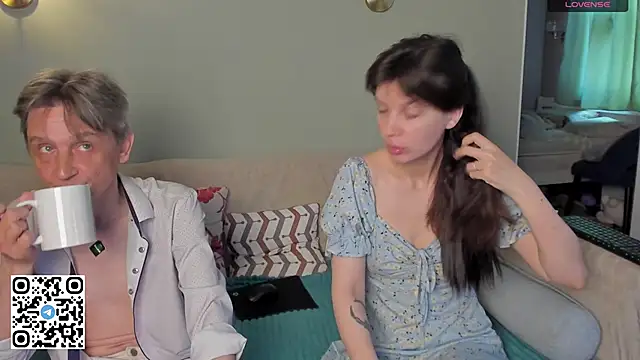 Snapshot of WeliosCouple chatting on May 8, 2026, 7:12 am WeliosCouple online show from May 8, 2026, 7:12 am