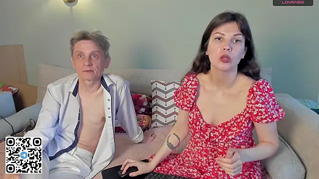 WeliosCouple online show from April 17, 2026, 7:11 am