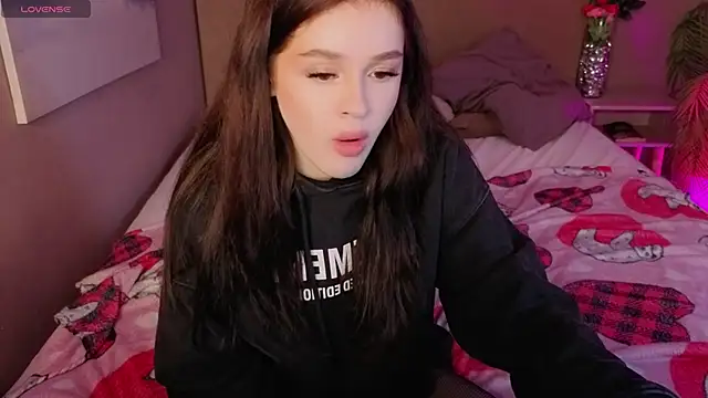 Holly  Bush online show from February 27, 2026, 10:37 am