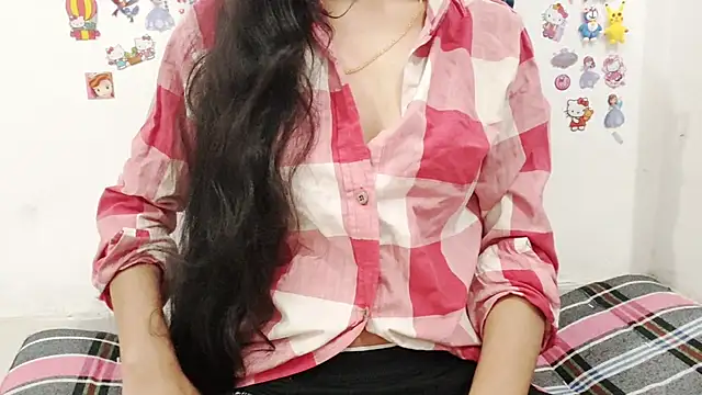 Snapshot of tamannatinni chatting on May 6, 2026, 2:32 pm tamannatinni online show from May 6, 2026, 2:32 pm