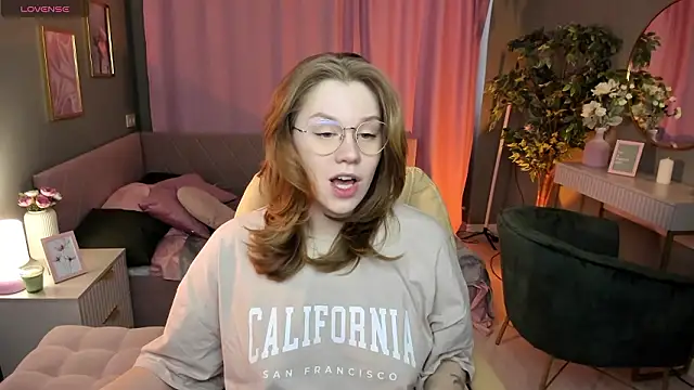 Snapshot of Alison_Doody chatting on February 22, 2026, 7:33 am Alison Doody online show from February 22, 2026, 7:33 am