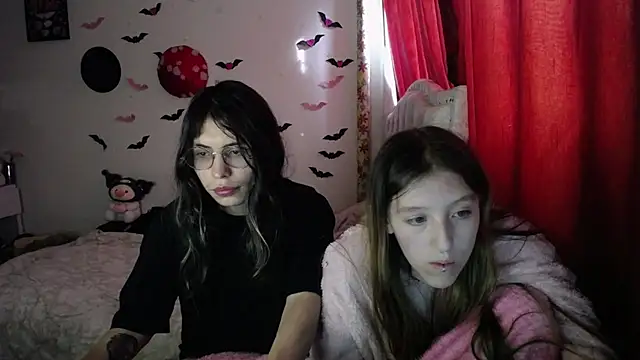 Briar y Blair online show from April 15, 2026, 9:04 pm