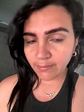 Snapshot of sophie-honey chatting on December 17, 2025, 2:00 pm sophie-honey online show from December 17, 2025, 2:00 pm