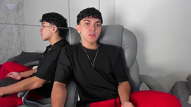  TaylorBlack online show from April 14, 2026, 11:48 am