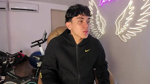  TaylorBlack online show from April 5, 2026, 11:39 am