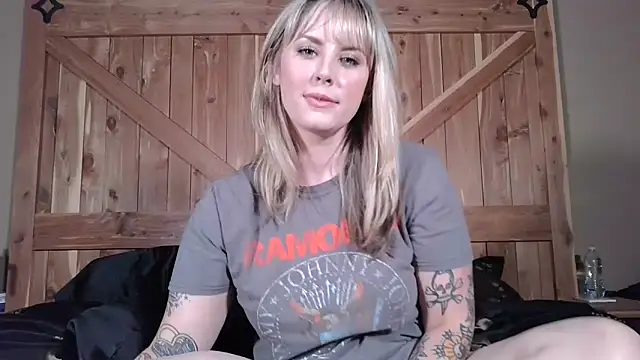 onesmittenkitten online show from May 19, 2026, 5:42 pm