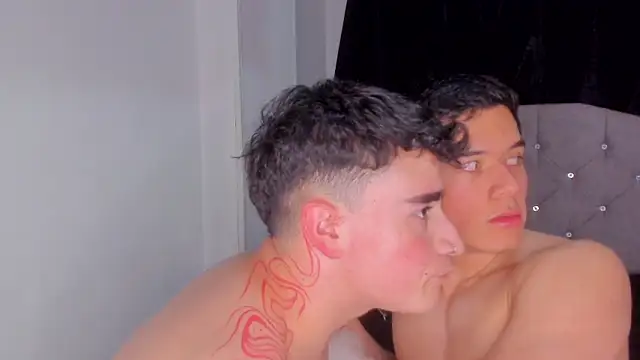 Snapshot of naughtysalomon__ chatting on December 19, 2025, 11:07 pm naughtysalomon online show from December 19, 2025, 11:07 pm