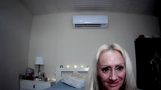 Snapshot of siennadiamond chatting on May 28, 2026, 3:18 pm siennadiamond online show from May 28, 2026, 3:18 pm