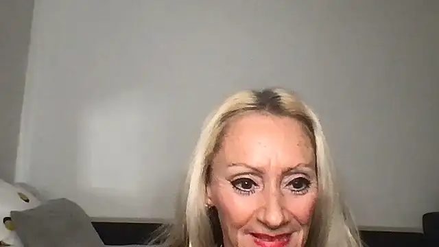 Snapshot of siennadiamond chatting on May 9, 2026, 3:26 pm siennadiamond online show from May 9, 2026, 3:26 pm