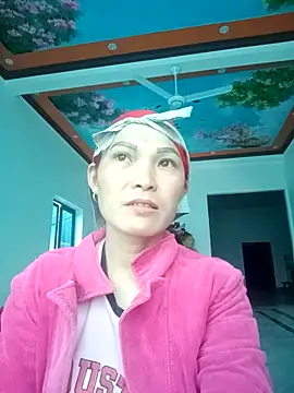 Girl cutee online show from December 21, 2025, 7:43 am