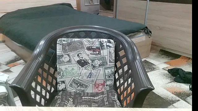 alieninhumanbody1 online show from January 8, 2026, 1:17 pm