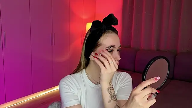 Aurelia Voss online show from March 11, 2026, 6:07 am