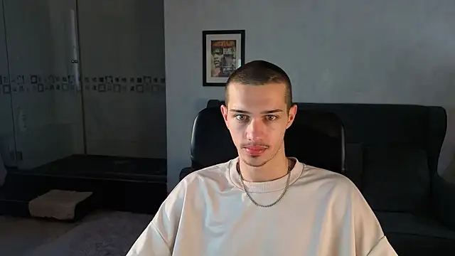 KaydenDrew online show from April 18, 2026, 4:37 am